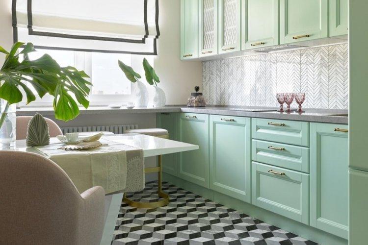 Tropiques dans une maison à panneaux - Conception d'un appartement d'une pièce