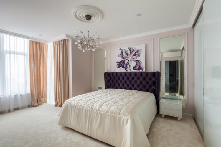 Chambre dans un style classique - photo de design d'intérieur