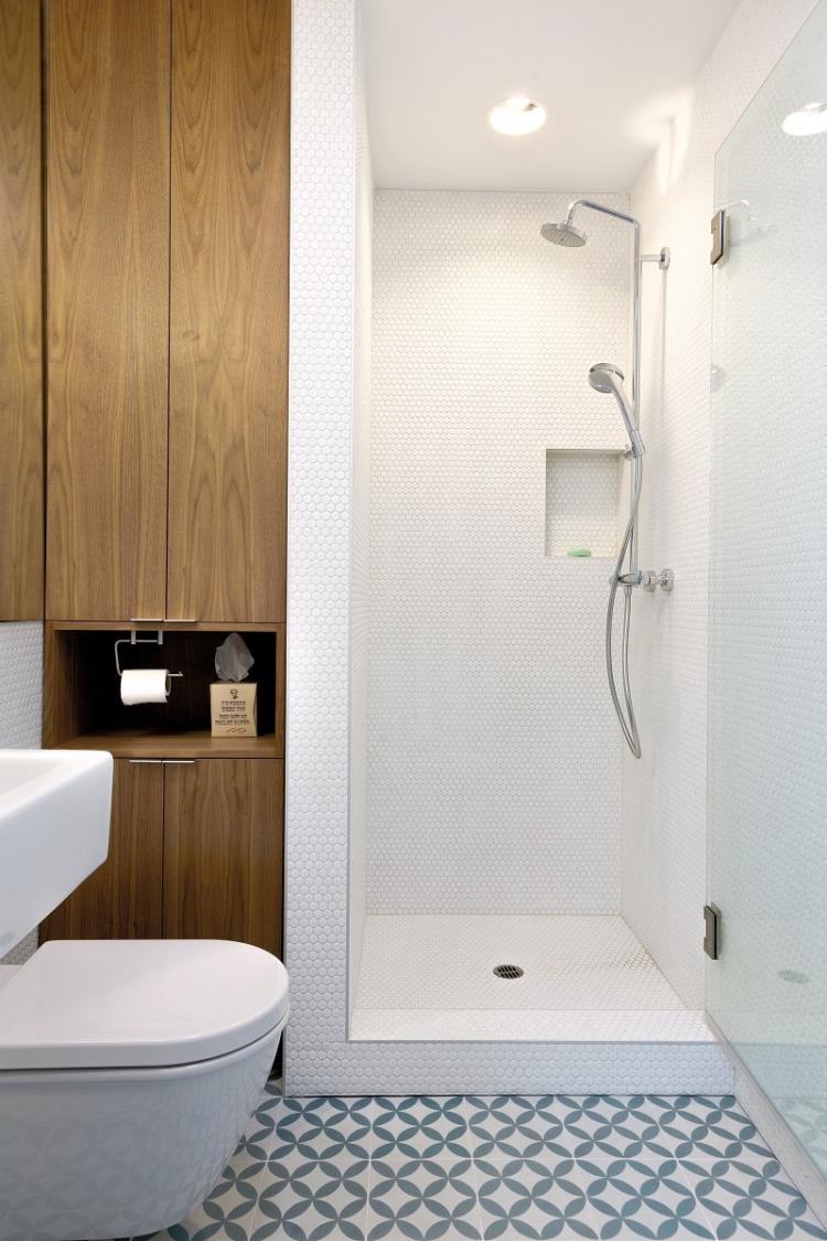 Salle de bain avec douche - photo de design d'intérieur