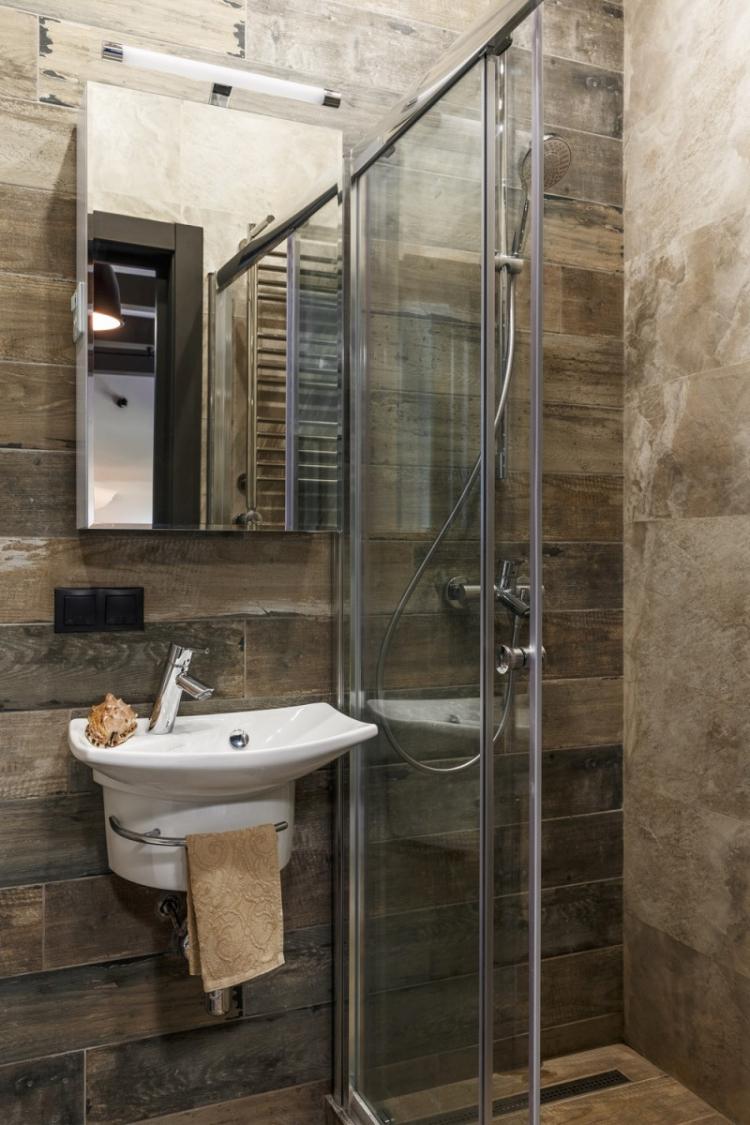 Salle de bain avec douche - photo de design d'intérieur