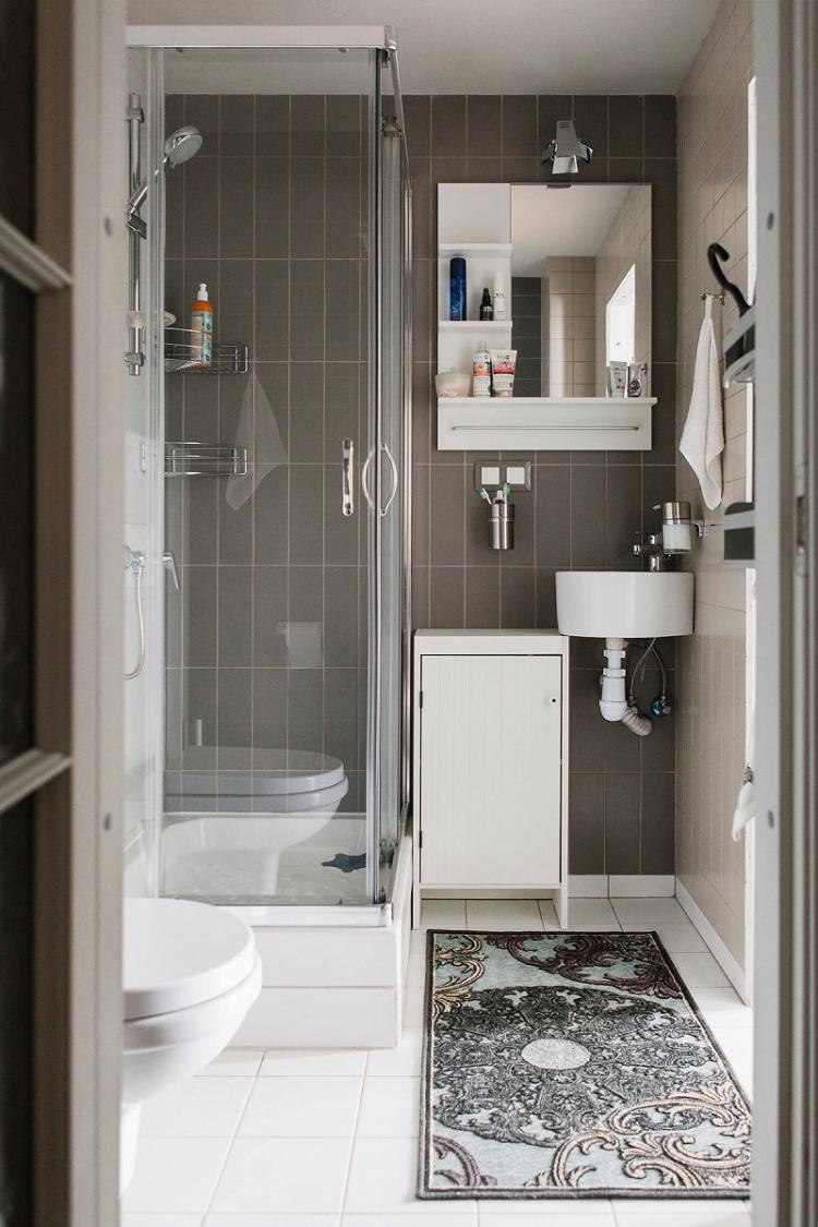 Salle de bain avec douche - photo de design d'intérieur