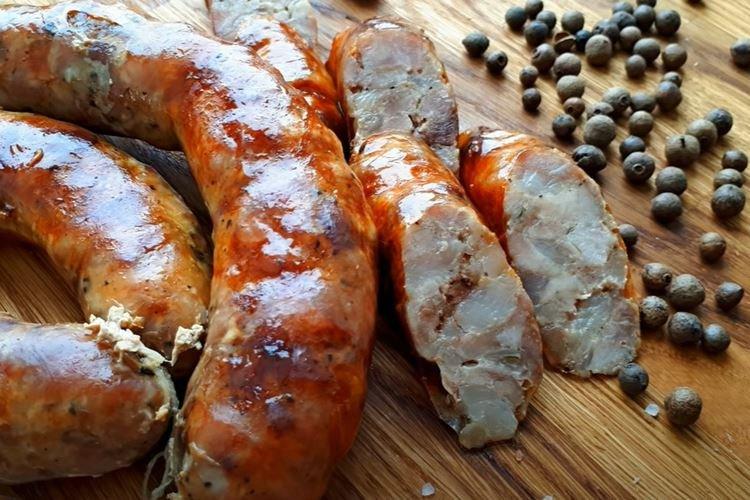 Saucisse maison à l'ail - recette étape par étape avec photo