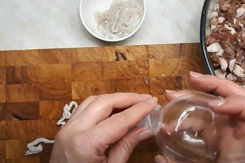 Saucisse maison à l'ail - recette étape par étape