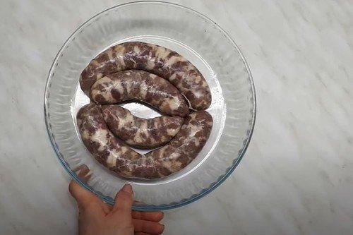 Saucisse maison à l'ail - recette étape par étape