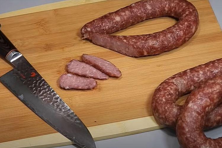 Saucisse de Cracovie maison - recette étape par étape avec photo