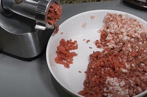 Saucisse de Cracovie maison - recette étape par étape