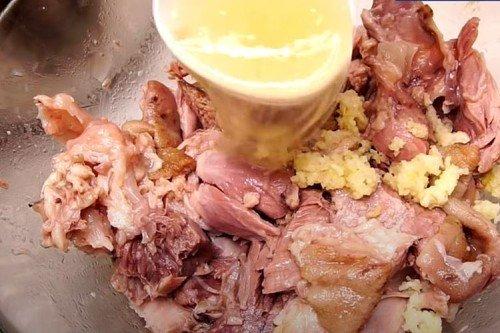 Saucisse de porc maison dans une bouteille - une recette étape par étape