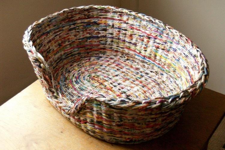 Maison des tubes de journaux - Maison de chat bricolage