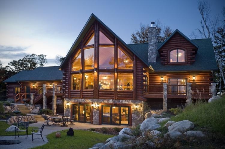 Maisons à deux étages de style chalet - projets et photos