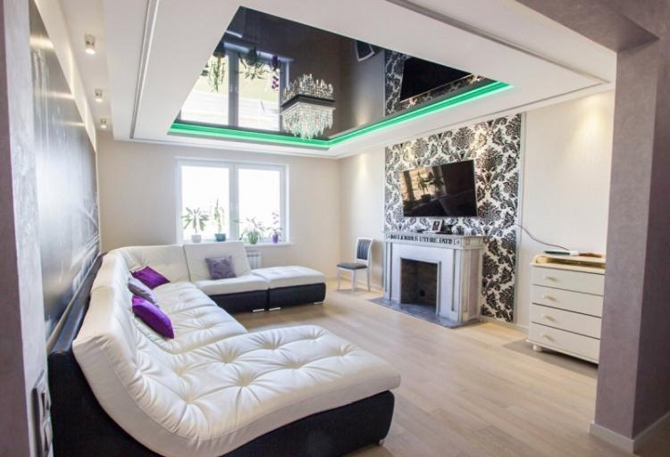 Plafonds tendus à deux niveaux dans le salon