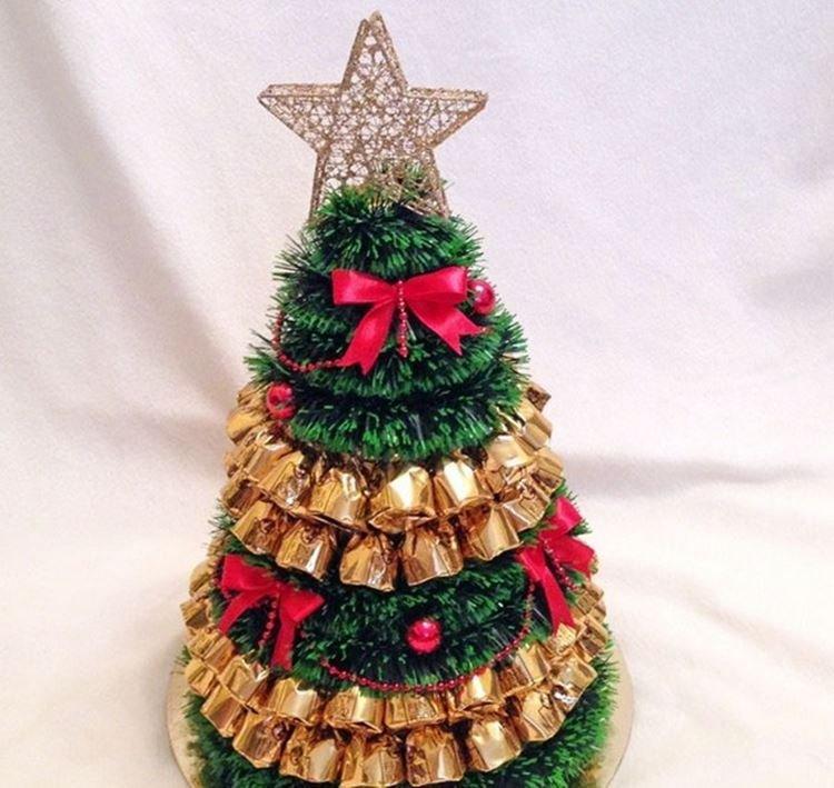 Sapin de Noël DIY fait de bonbons - photos et idées