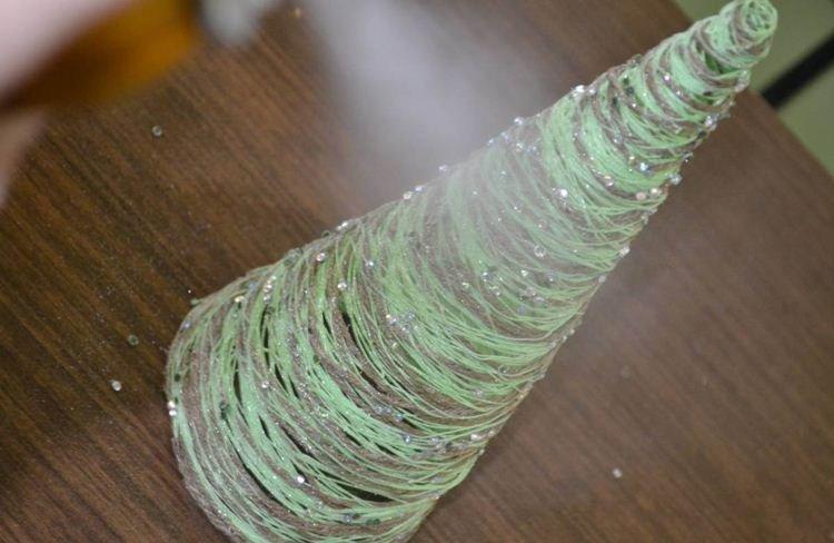 Sapin de Noël DIY en fils - photos et idées