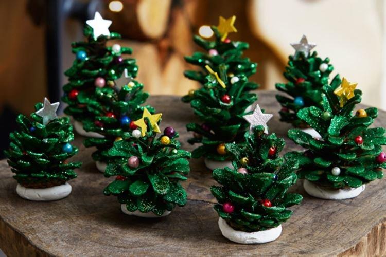 Sapin de Noël DIY fait de cônes - photos et idées