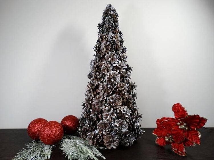 Sapin de Noël DIY fait de cônes - photos et idées