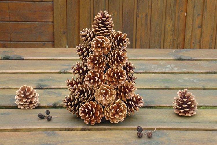 Sapin de Noël DIY fait de cônes - photos et idées