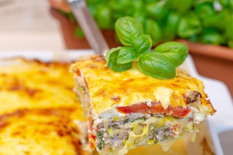 Casserole avec de la viande hachée et des légumes