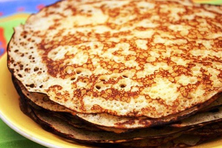 Crêpes maigres sur thé