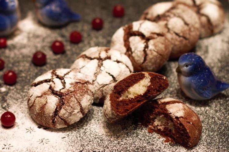 Biscuits aux pépites de chocolat fourrés à la noix de coco