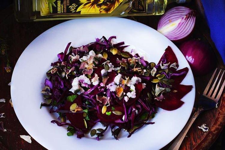 Salade de betteraves bouillies et chou rouge