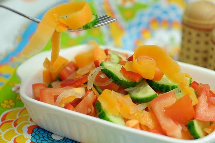 Salade de carottes aux oignons marinés