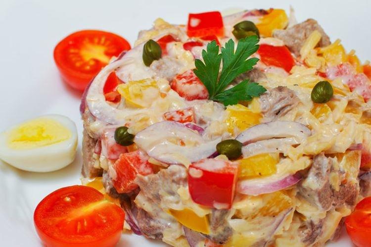 Langue de boeuf et salade de poivrons