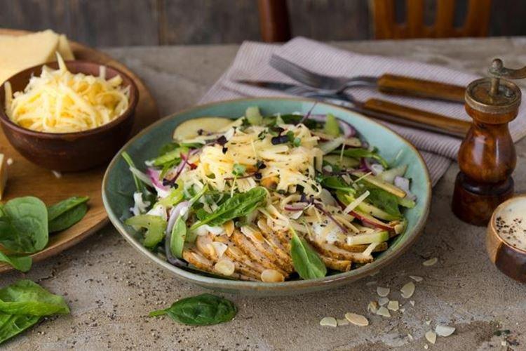Salade de poulet, pommes et céleri