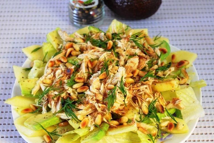 Salade de pommes, poulet et avocat