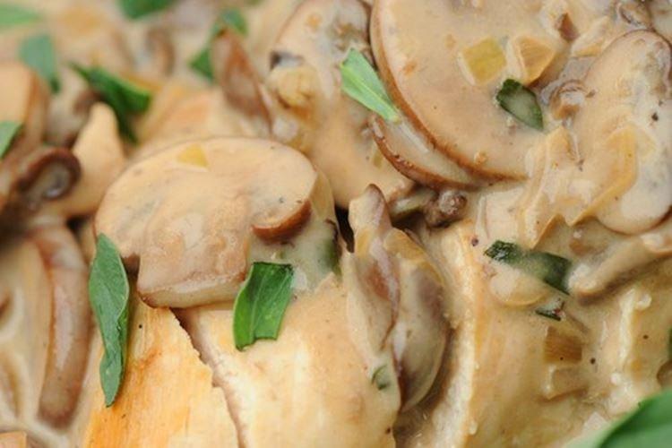 Salade au fromage, poulet et noix