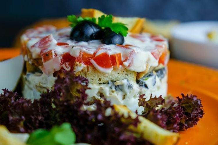 Salade étagée au fromage