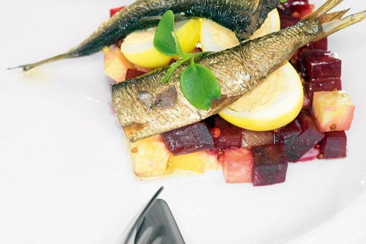 Salade de sprats et oeufs de caille