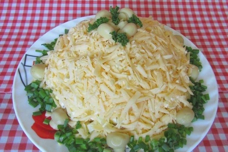 Salade de champignons et poivrons marinés