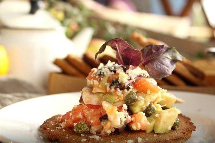 Salade de champignons marinés et câpres