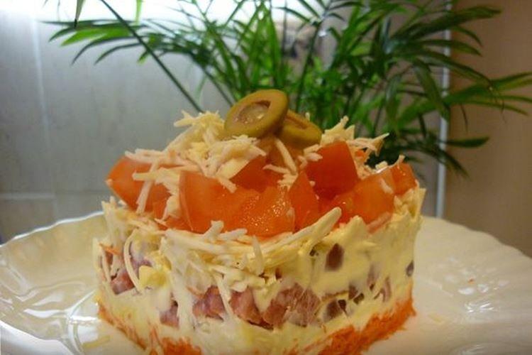 Salade de saucisses, carottes et tomates