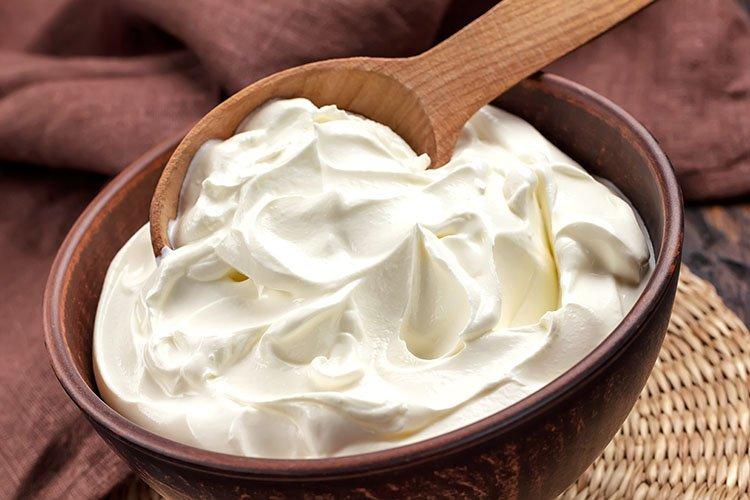 Crème épaisse pour aplatir le gâteau