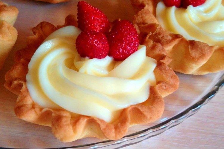 Crème sure à la crème de gâteau aux fraises