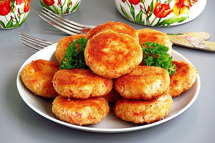 Escalopes de viande de poulet à l'école