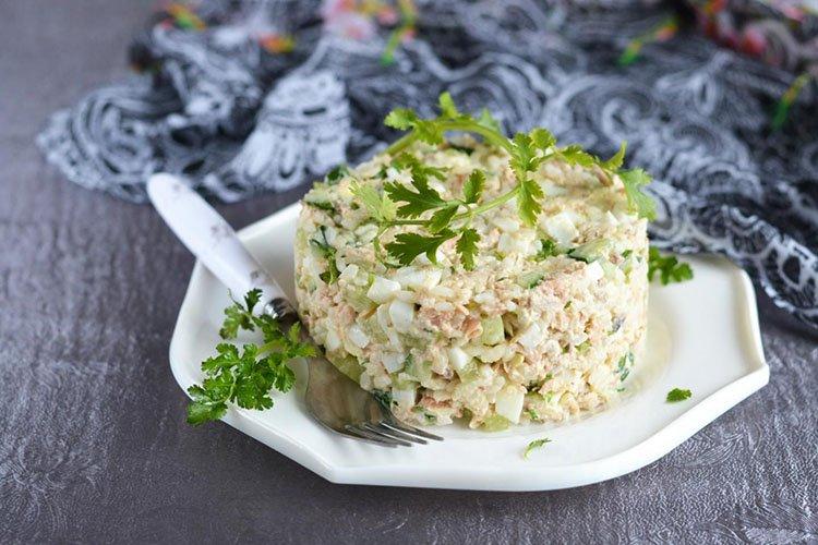 Salade de poisson au riz et saumon rose