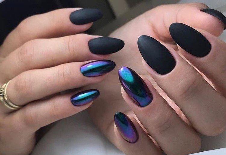 Manucure noire avec frotter