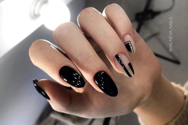 Manucure noire avec nude