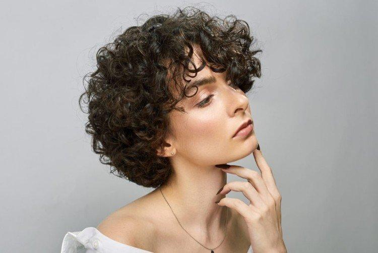 Ouragan bouclé ou bob bob pour cheveux ondulés