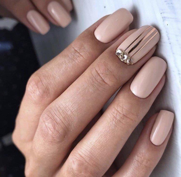 Manucure nue - photos et idées