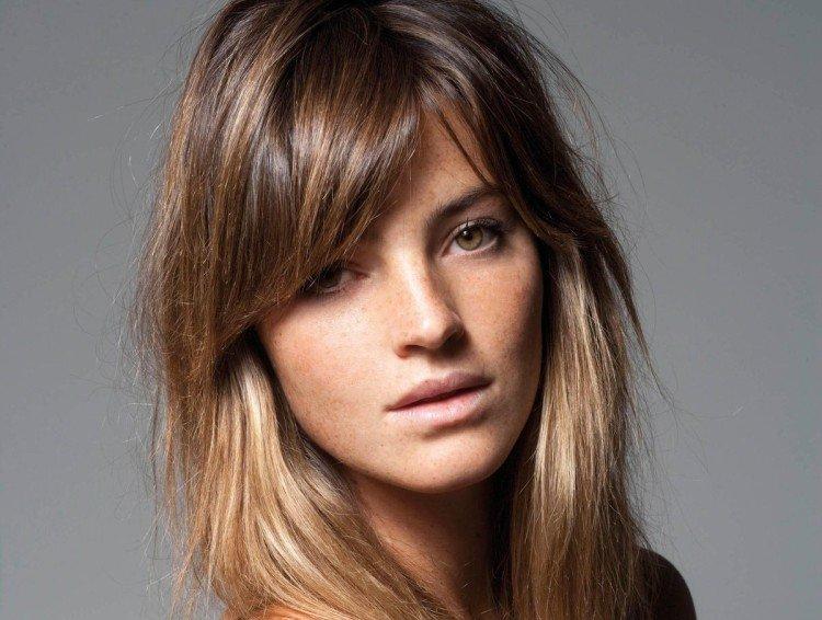 Quelles seront les coupes de cheveux à la mode avec une frange en 2021?