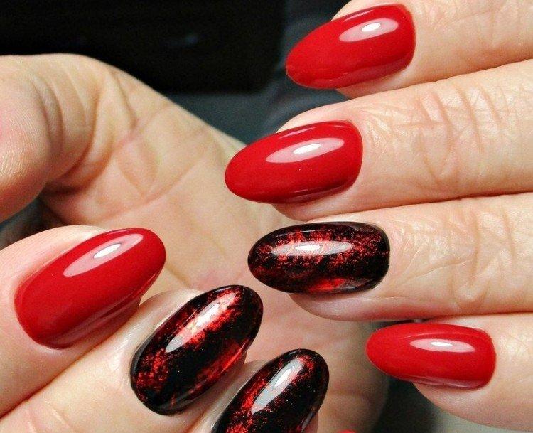 Manucure rouge et noire
