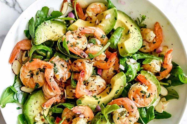 Salade de crevettes et avocat
