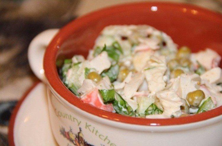 Salade à la chair de crabe et petits pois