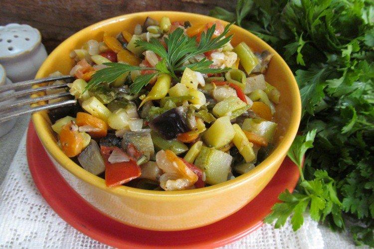 Ragoût de courgettes avec sauce à la crème sure