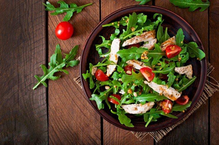 Salade de poulet fumé et roquette