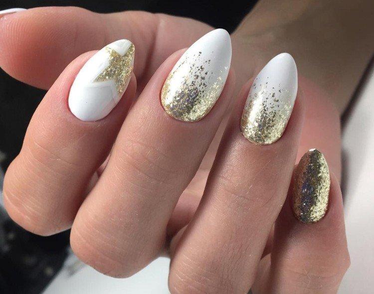 Manucure à paillettes blanches