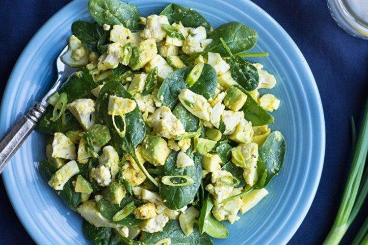 Salade santé aux épinards et crème sure