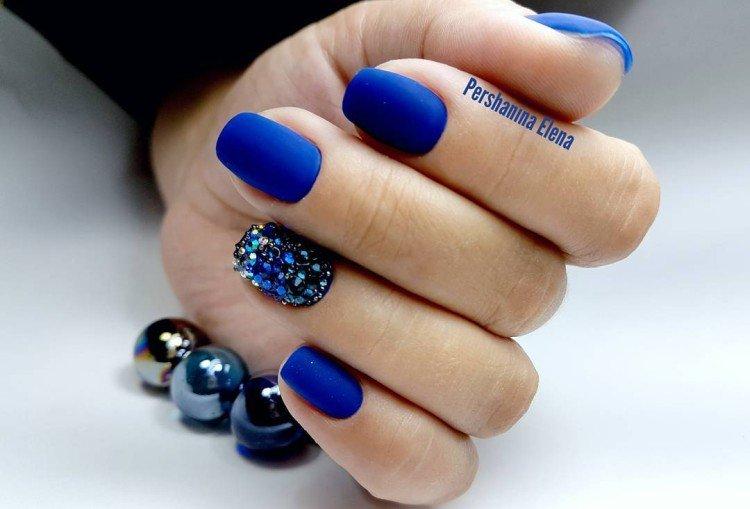 Manucure bleue - photos et idées